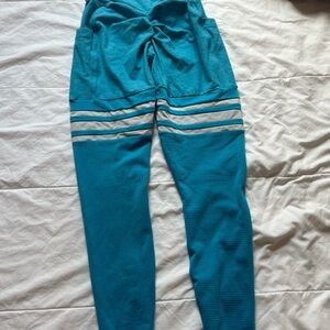 Bombshell Sportswear Scrunch Blue and White Leggings size M